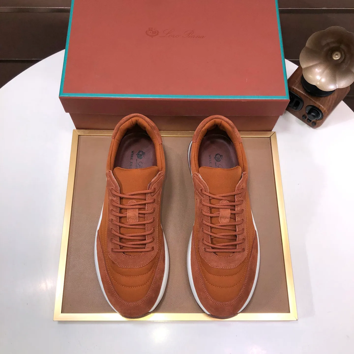 Men's shoes 💰600💰[𝐥𝐨𝐫𝐨 𝐏𝐢𝐚𝐧𝐚] lp classic loafers, an Italian treasure brand, the only brand that can match Hermès! Only after wearing it do we realize that we cannot let down our feet. The upper is imported cashmere, the lining of water-dyed cowhide ➕ the cowhide feet, the official original glass rubber outsole, and the pendant. Exclusive original packaging (tag ➕ brand paper ➕ outer box ➕ hand bag) code number: 38-45